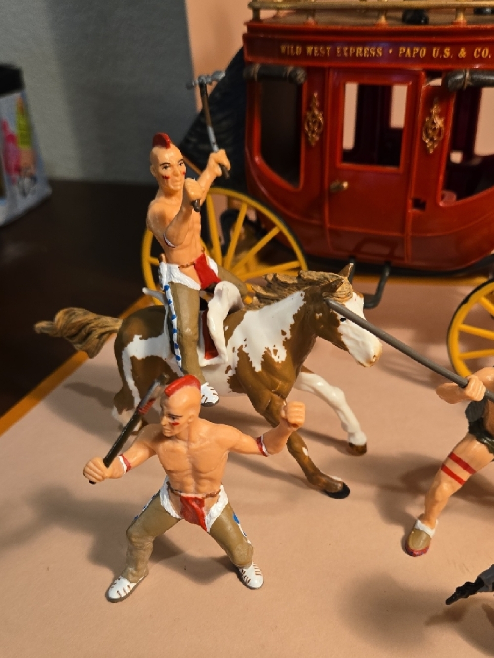 Papo Western Stagecoach Playset with Brown Horses and Multicolored Figures - Picture 6 of 11